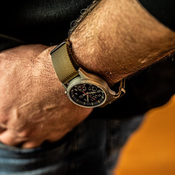 NATO ARMBAND KHAKI MIT SILBERNER DORNENSCHLIESSE | 24MM
